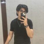 Mirror Selfies & Modern Aesthetics – Capturing Personal Style