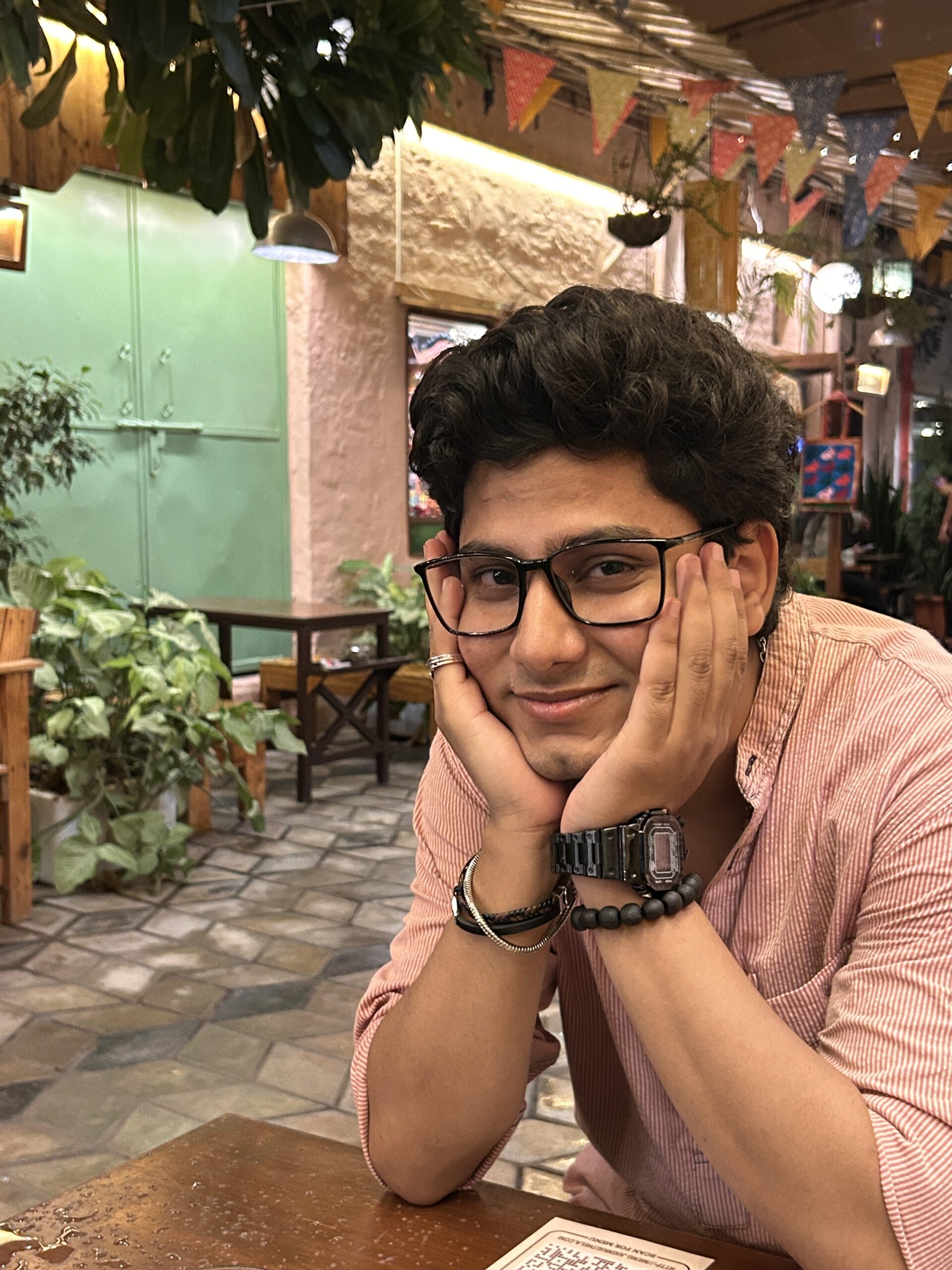 You are currently viewing Capturing Aesthetic Moments in Cafes – A Lifestyle Photography Story